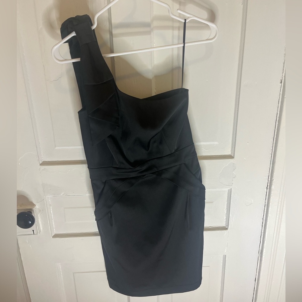 Vero Moda one-shoulder dress with beautiful bow detailing